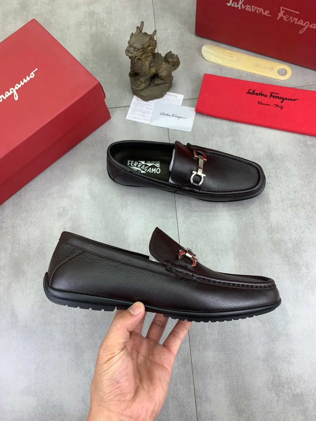 Men's Men's Shoes 💰P540💰[New Style] Water-dyed Niuli 🆘[Salvatore Ferragamo] Ferragamo's latest casual business leather shoes for men! Available at counters simultaneously! The fabric is made of specially imported original calfskin, the lining is made of imported water-dyed cowhide, and the original combination outsole is absolutely luxurious and leads the fashion trend. Matching code: 39-44 (38 45 customized) black optional